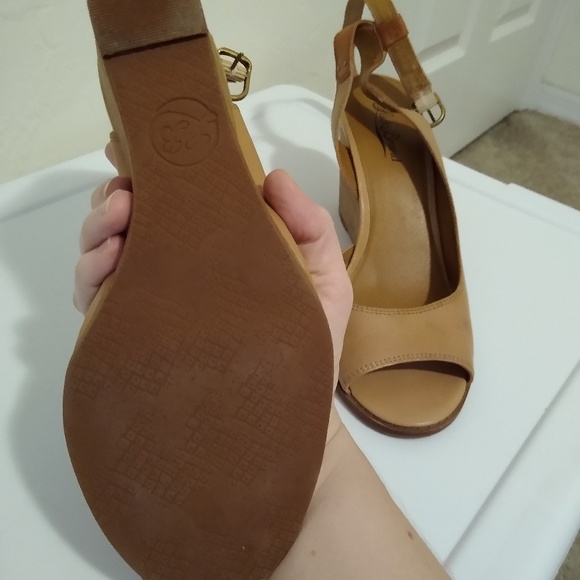 Size 9.5 Lucky Brand tan wedges - Picture 7 of 7